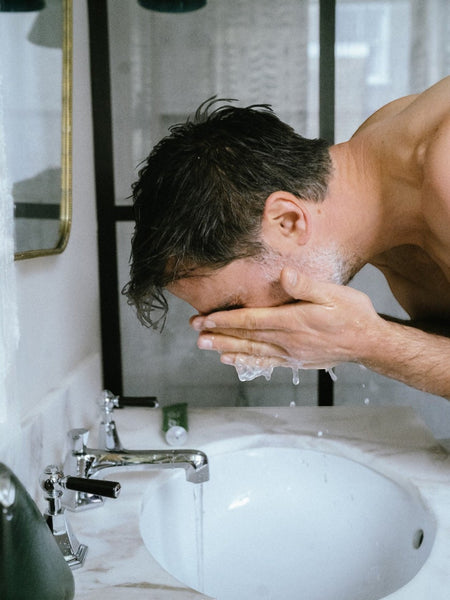 Baz & Co Skincare Brightening 2-in-1 Exfoliator & Cleanser with basil, aloe vera & apple cider vinegar.